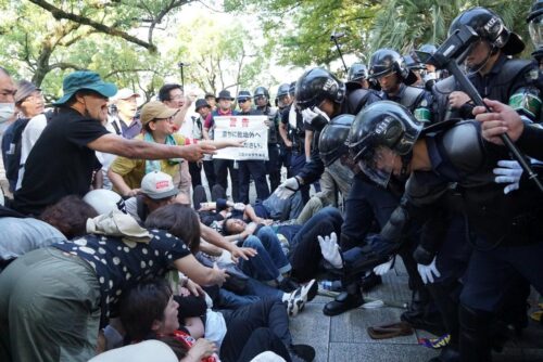 Japan: Hiroshima Police violently attacked Anti-War activists and elders during "Peace Ceremony" marking 80 years of the Atomic Bomb
