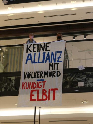 Berlin: Flashmob-Aktionen gegen Völkermord-Komplizenschaft der Allianz-Versicherung