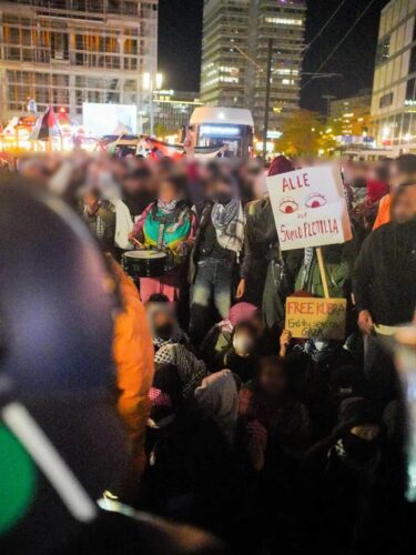 Bericht 02.10.2025 Berlin: Ziviler Ungehorsam auf dem Alexanderplatz in Solidarität mit Freedom Flotilla